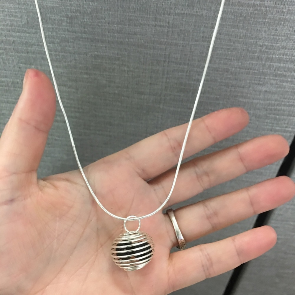 NIB Wire Nest Necklace w/Lava Stone (aromatherapy)